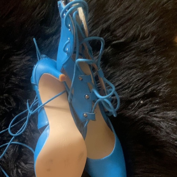 HEELSSSSS! - Picture 3 of 3